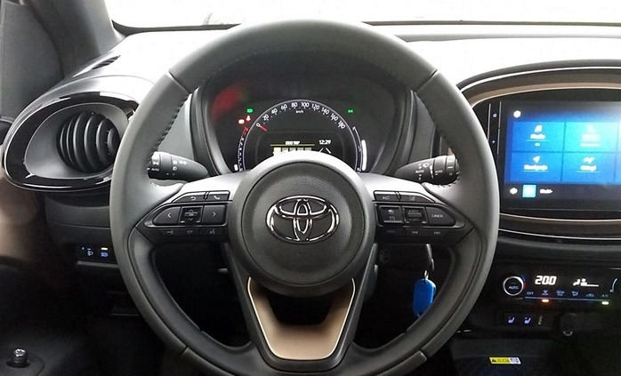 Toyota Aygo X cena 78800 przebieg: 465, rok produkcji 2023 z Tychy małe 211